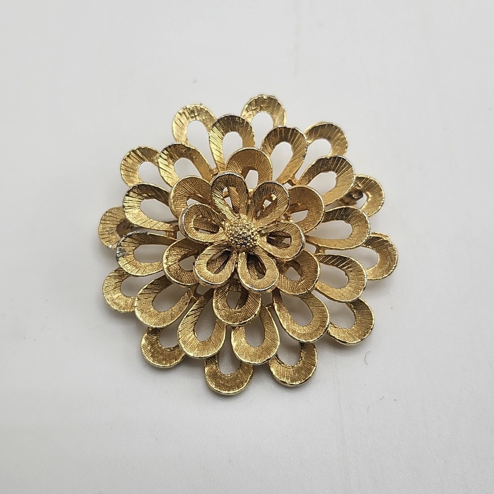 Vintage Gold Tone 3D Flower Brooch Open‎ Work